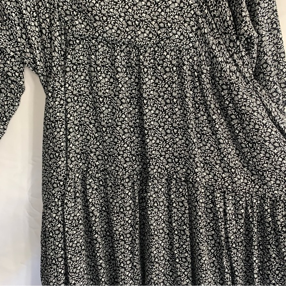 Staple the Label Chic Monochrome Floral V-Neck Smock Mini Dress, size XS - Picture 5 of 10